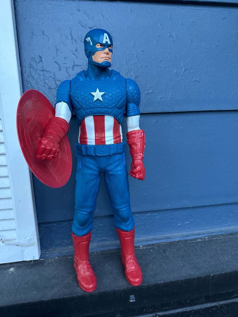 Marvel Avengers Titan Hero Series 20-Inch Captain America Action Figure with Shi